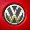 VW: Κοντά σε συμφωνία με τα συνδικάτα για να μην κλείσουν τα εργοστάσια στη Γερμανία